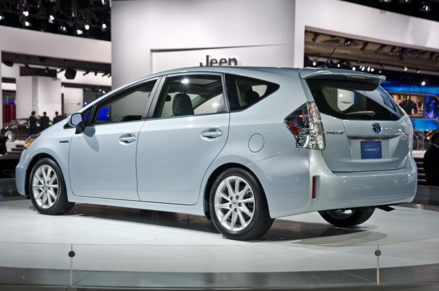  Toyota Prius V 2011 года  (фото 102 из 208)